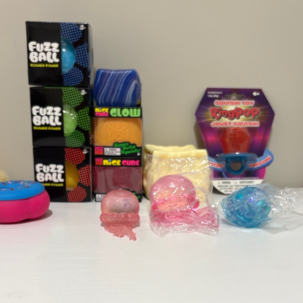 Nice cube glow AUTHENTIC. Pink&blue smaller Jelly say “Needoh” ( Off brand)
